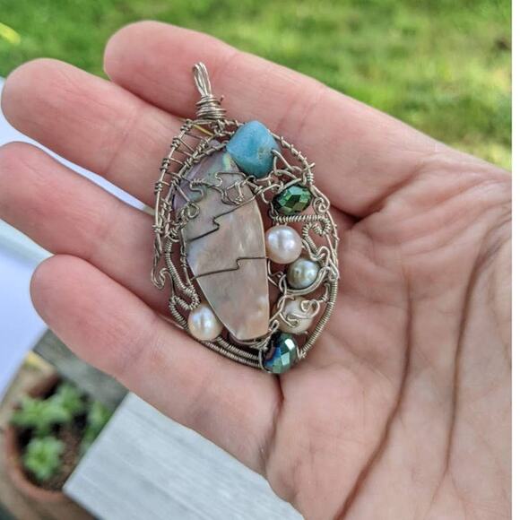 Hand-made wire-wrap shell and pearl ocean them pendant - Picture 5 of 7